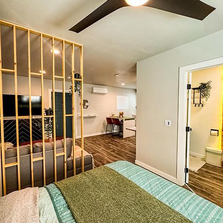 Private-Suite, Kitchen, Laundry, Rainfall Shower, 4Ktv El Centro Exterior photo