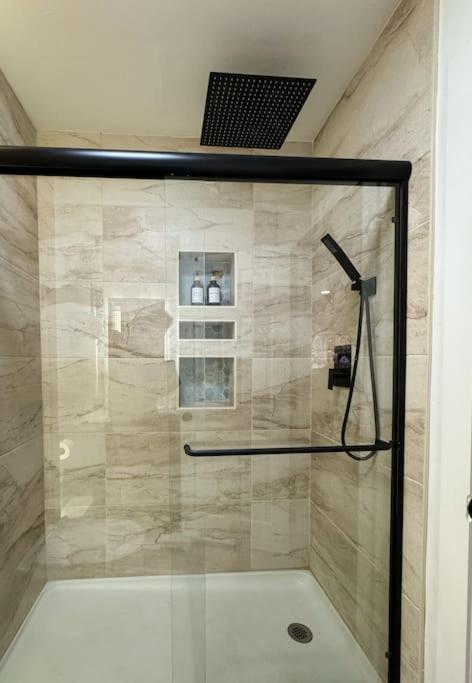 Private-Suite, Kitchen, Laundry, Rainfall Shower, 4Ktv El Centro Exterior photo