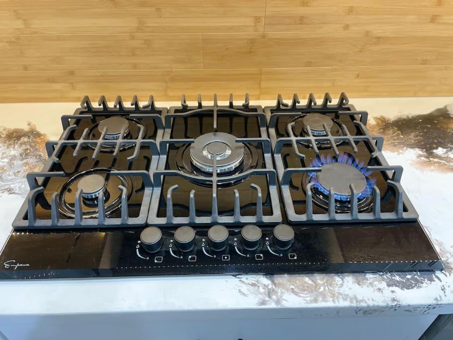Private-Suite, Kitchen, Laundry, Rainfall Shower, 4Ktv El Centro Exterior photo