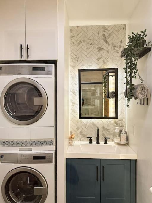 Private-Suite, Kitchen, Laundry, Rainfall Shower, 4Ktv El Centro Exterior photo